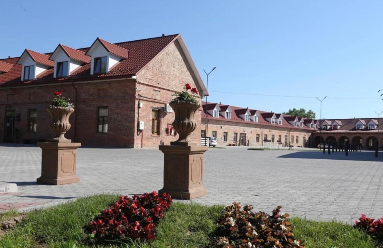 Готель Бережани Esterno foto